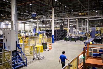 美媒:全球對中國商品需求迅速激增,工廠經受“用工痛”