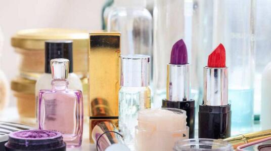 用戶體驗(yàn)極強(qiáng)的化妝品生活館 百代佳人為廣大愛美的女性帶來自然之美