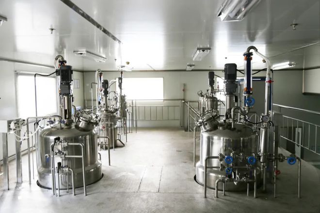 相宜本草、林清軒等國內(nèi)外一千多家化妝品公司原料,都來自金山這家企業(yè)!