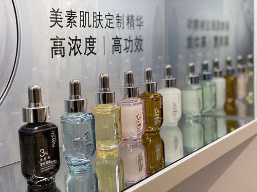 來看參展上交會的好物 做口紅的機器人 3d氣象預報